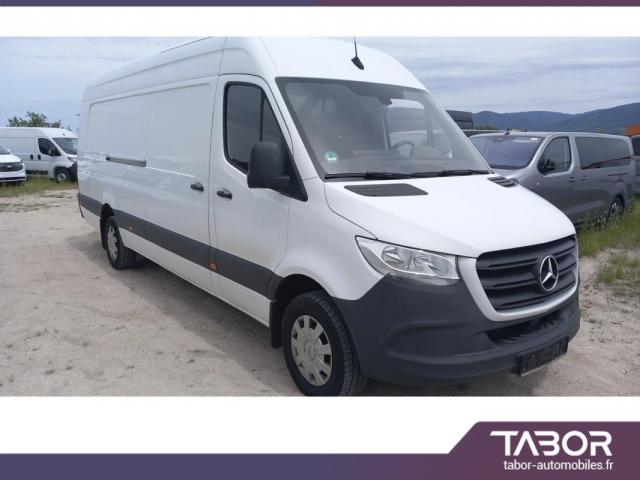 Mercedes Benz Sprinter image 1