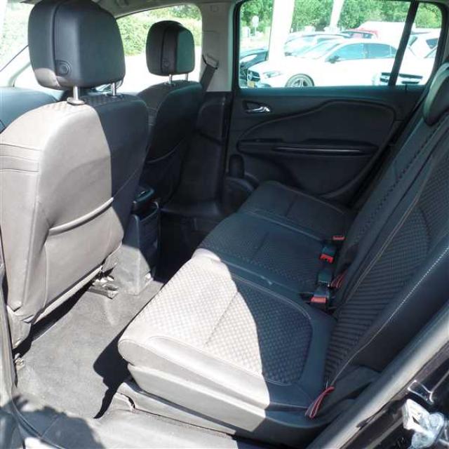Opel Zafira Tourer image 3