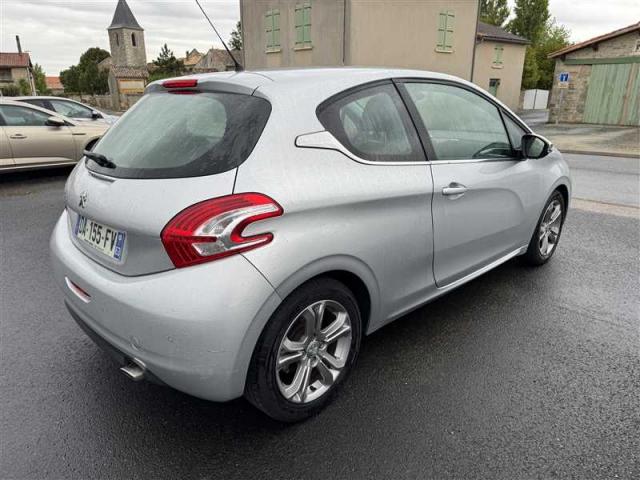 Peugeot 208 image 8