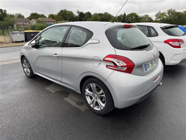Peugeot 208 image 1