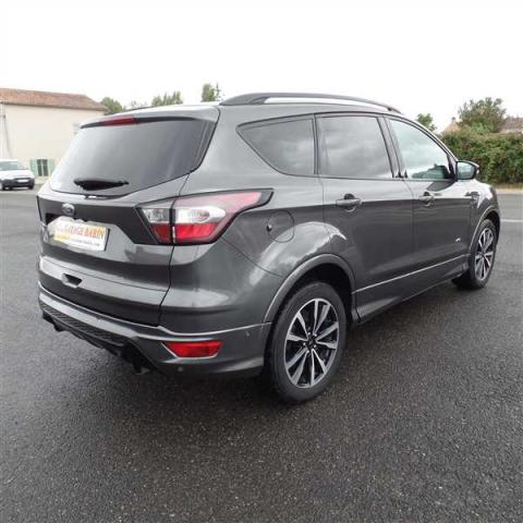 Ford Kuga image 8