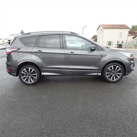 Ford Kuga image 3