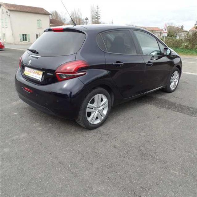 Peugeot 208 image 1