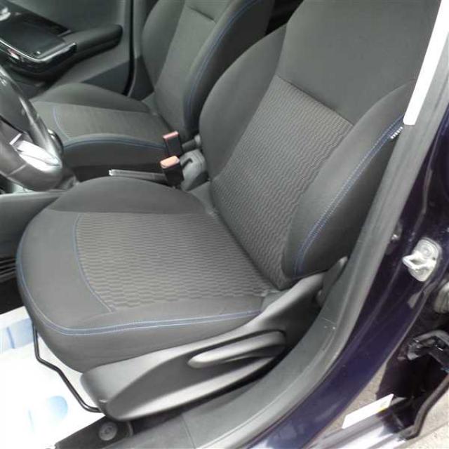 Peugeot 208 image 6