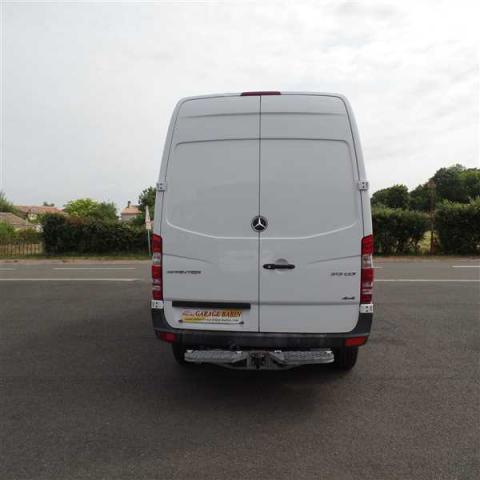Mercedes Benz Sprinter image 3