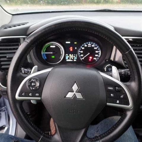 Mitsubishi Outlander image 2