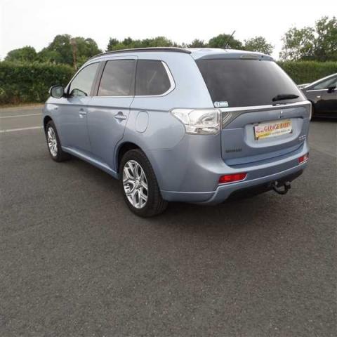 Mitsubishi Outlander image 3