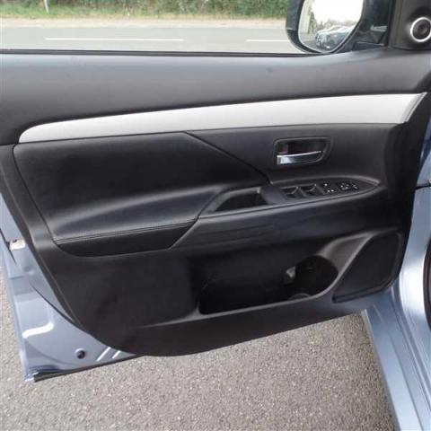 Mitsubishi Outlander image 5