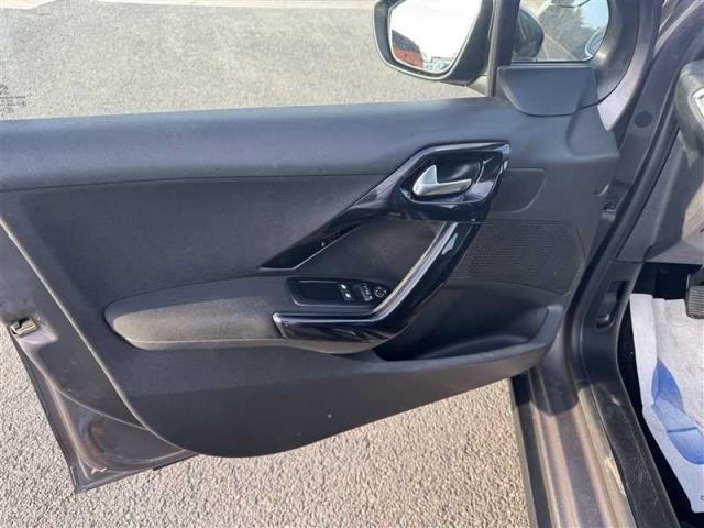 Peugeot 2008 image 2