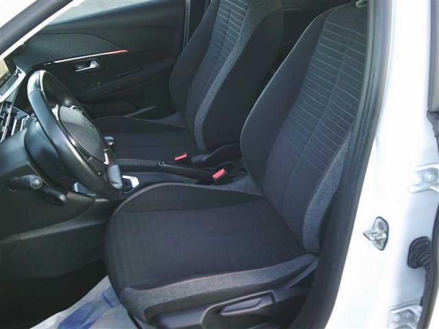 Peugeot 208 image 7
