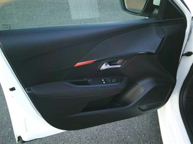 Peugeot 208 image 6