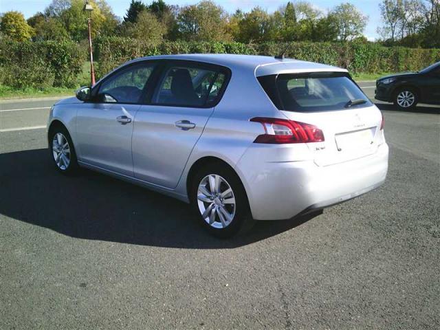 Peugeot 308 image 8