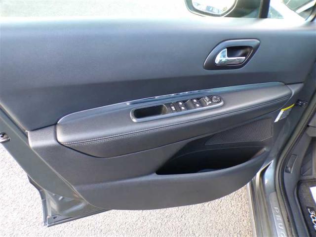 Peugeot 3008 image 8