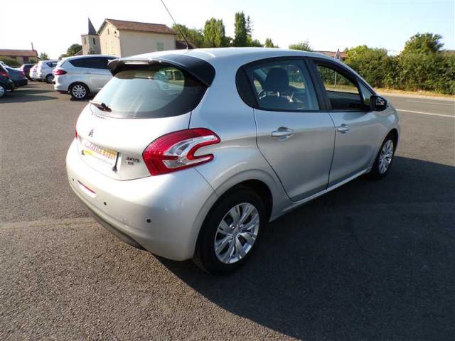 Peugeot 208 image 7