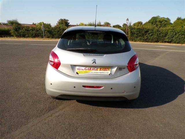 Peugeot 208 image 3