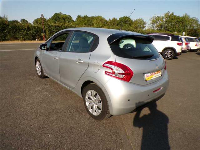 Peugeot 208 image 8