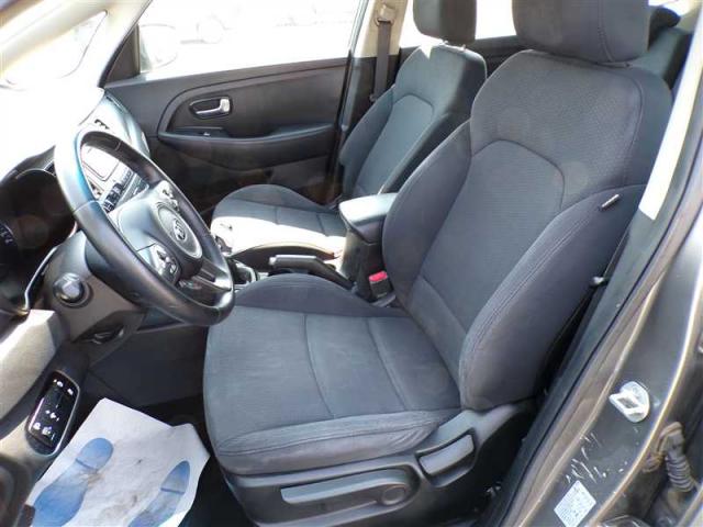 Kia Carens image 3