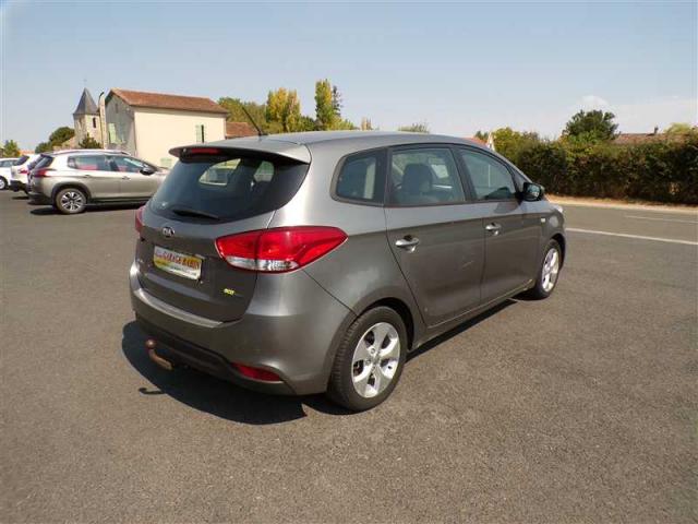 Kia Carens image 8