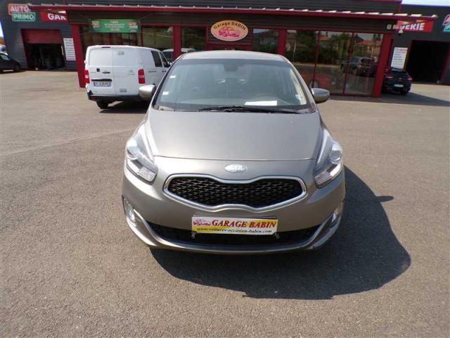 Kia Carens image 1