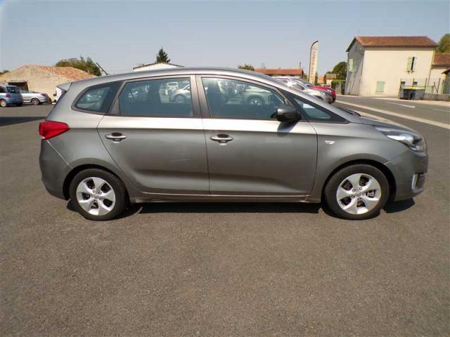 Kia Carens image 6