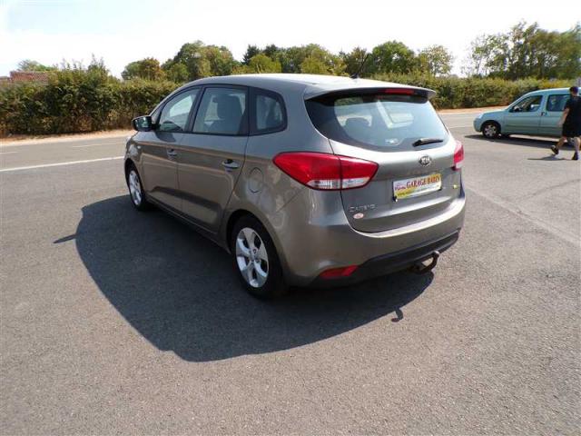 Kia Carens image 5