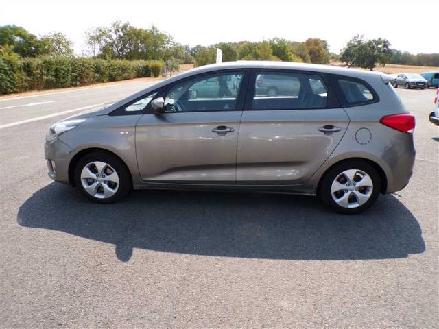 Kia Carens image 9