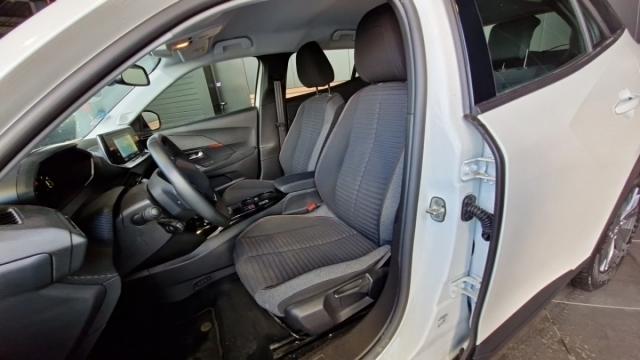 Peugeot 2008 image 2