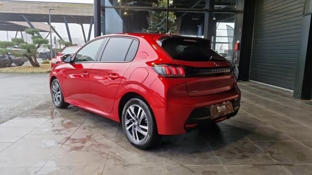Peugeot 208 image 7