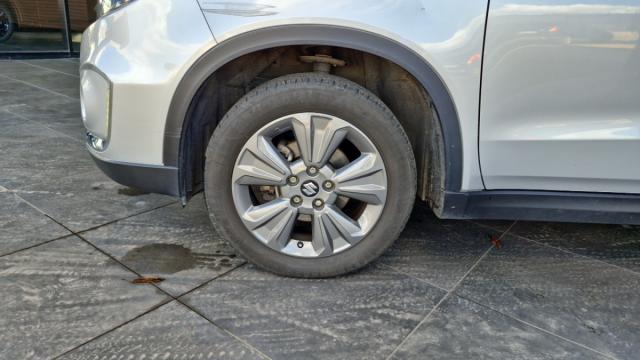 Suzuki Vitara image 8