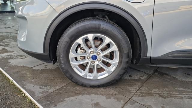 Ford Kuga image 2