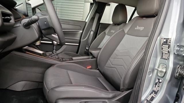 Jeep Avenger image 6