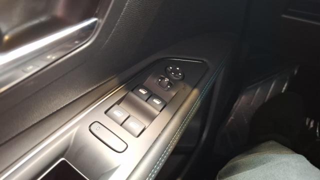 Peugeot 3008 image 8
