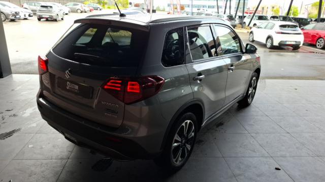 Suzuki Vitara image 9