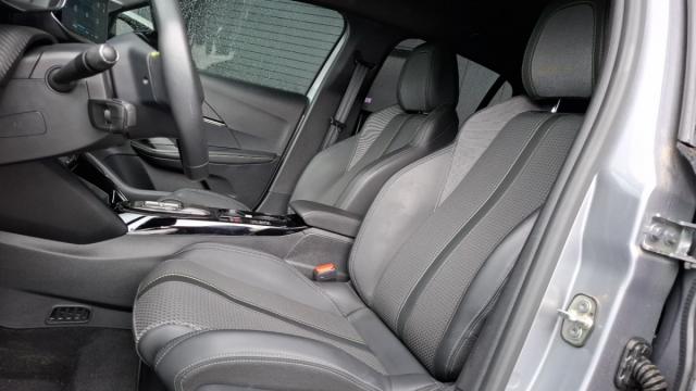 Peugeot 208 image 7