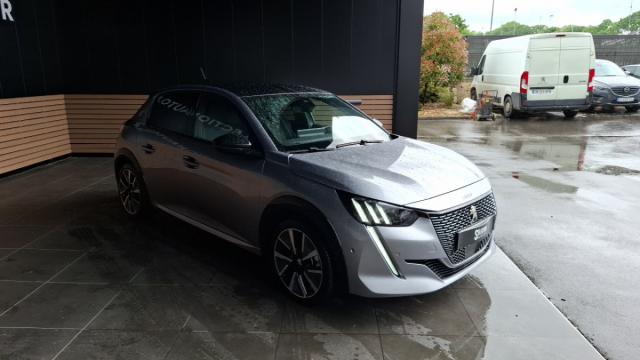 Peugeot 208 image 8
