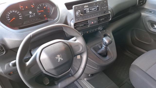 Peugeot Partner image 2