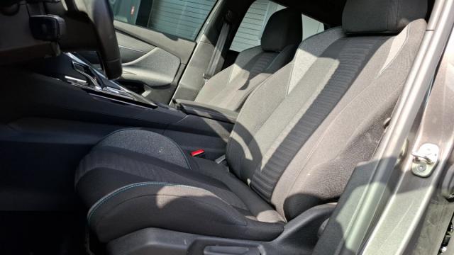 Peugeot 3008 image 2