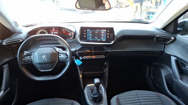 Peugeot 2008 image 2