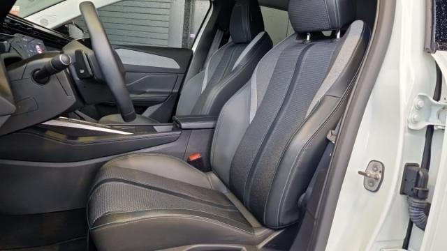 Peugeot 308 image 8