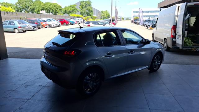 Peugeot 208 image 9