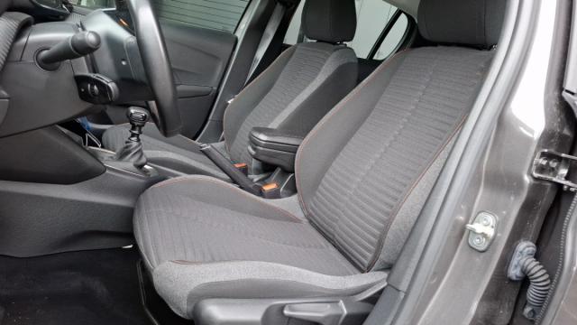 Peugeot 208 image 5