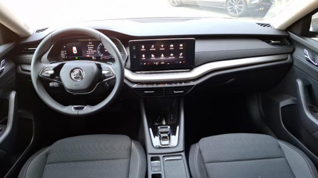 Skoda Octavia image 2