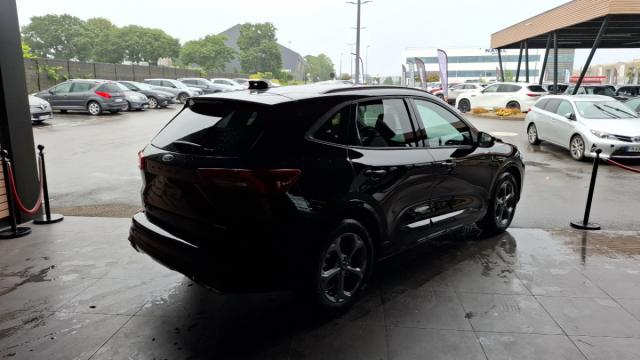 Ford Kuga image 9