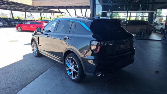 Lynk & Co 01 image 8