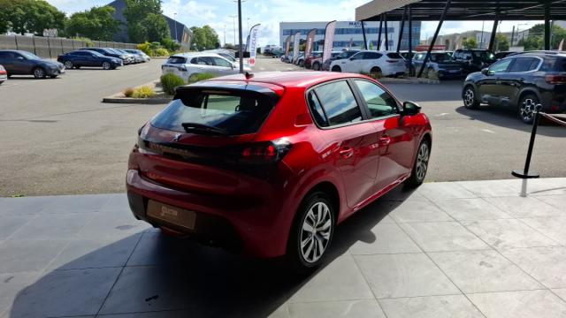 Peugeot 208 image 8