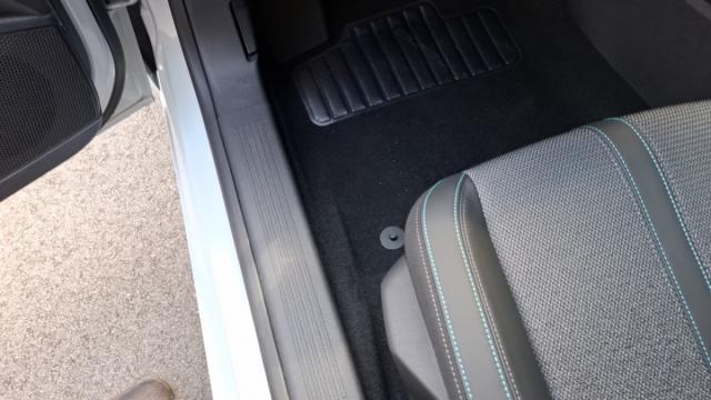 Peugeot 308 image 2