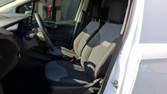Ford Transit Courier image 2