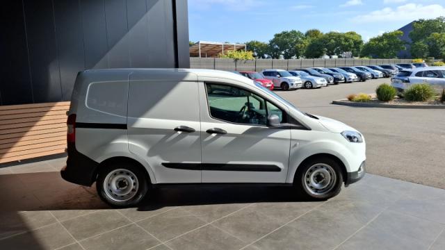 Ford Transit Courier image 6