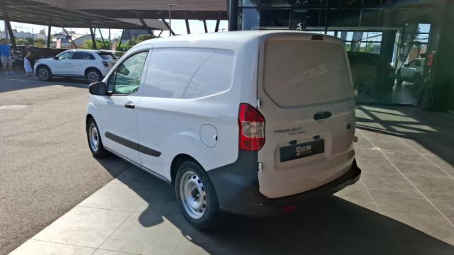 Ford Transit Courier image 8