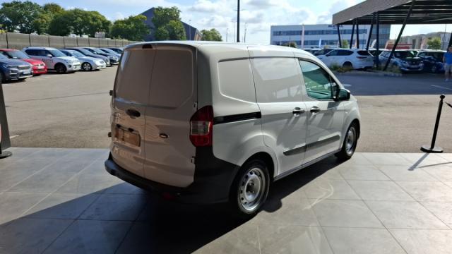 Ford Transit Courier image 5